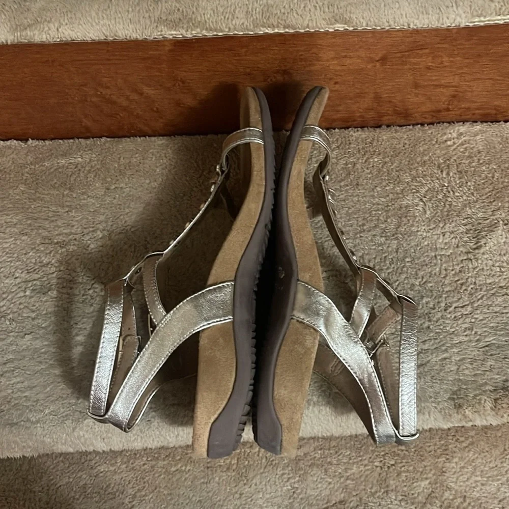 Vionic Women's Metallic Sandals Size 9 - Picture 6 of 11
